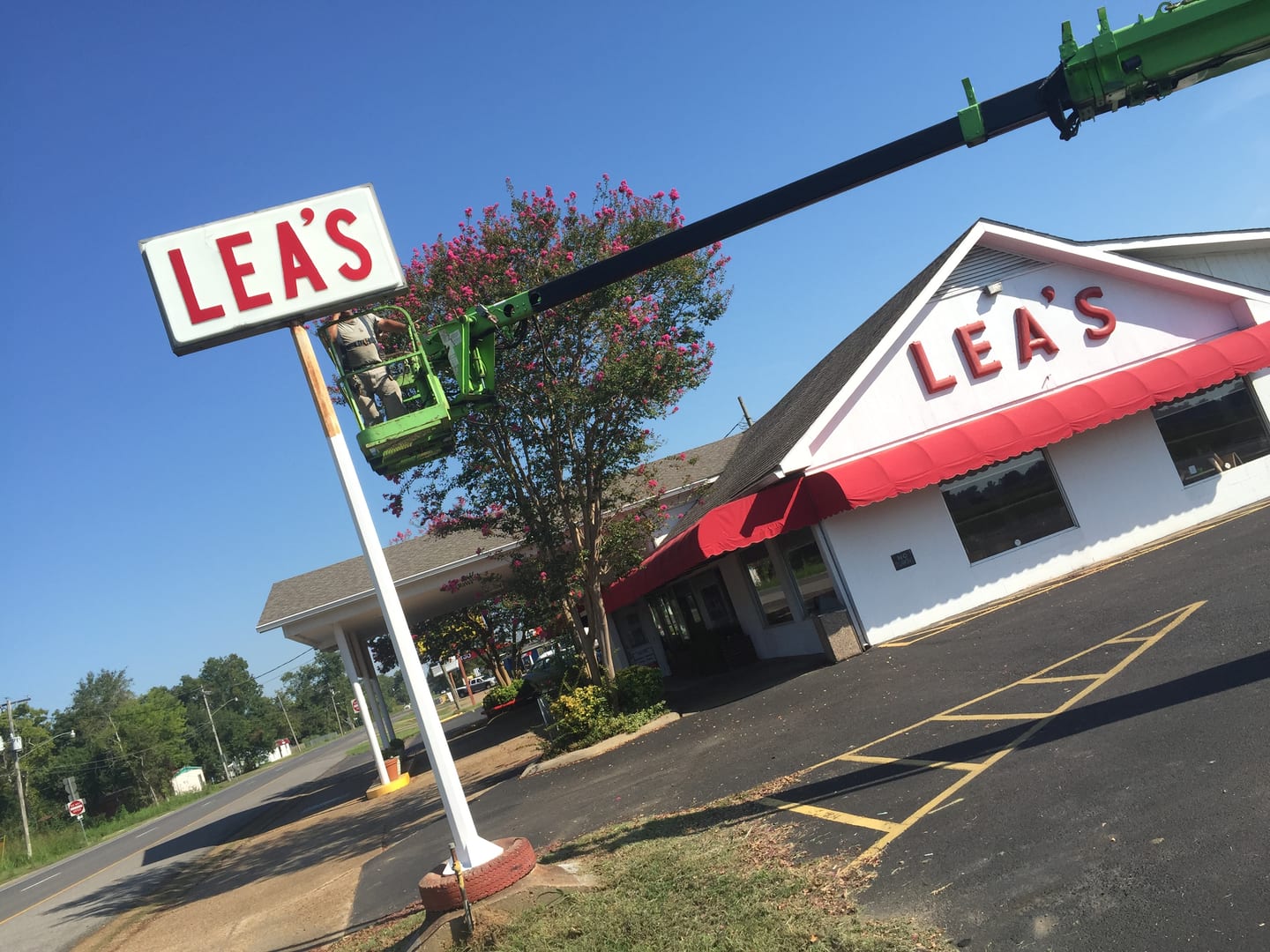 Lea's Lunchroom Restaurant Business Sign Louisiana HLA Sign Company