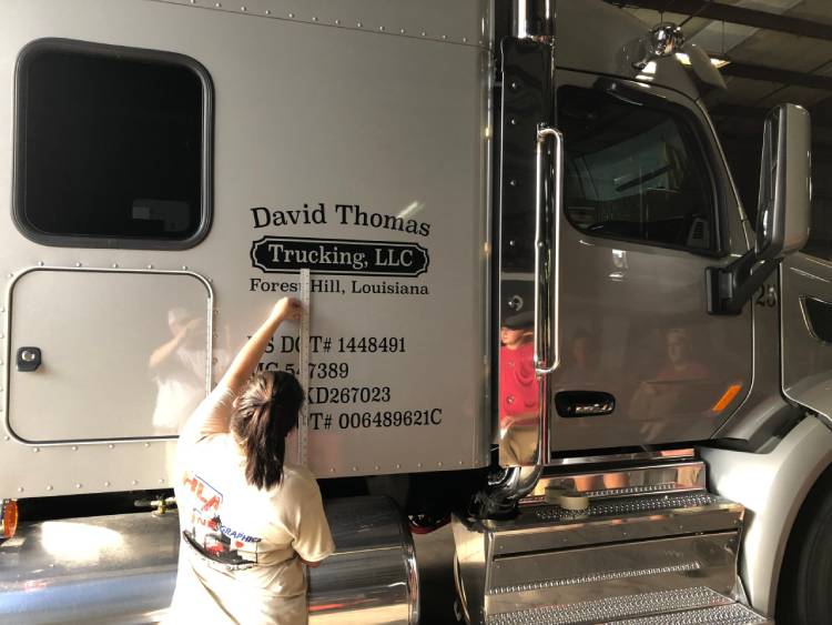 David Thomas Trucking Semi Truck Lettering & Graphics Forest Hill Louisiana HLA Sign Company